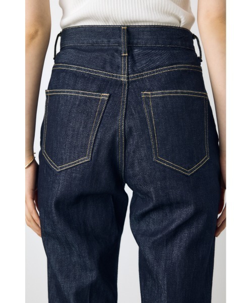 AZUL by moussy(アズールバイマウジー)の「【WEB限定】AZUL DENIM センタープレスストレートデニム ロング丈(デニムパンツ・レディース・ブルー/ワンウォッシュ・24inch/25inch/26inch/27inch)」の16枚目の写真
