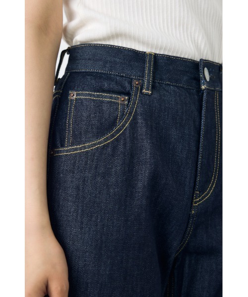 AZUL by moussy(アズールバイマウジー)の「【WEB限定】AZUL DENIM センタープレスストレートデニム ロング丈(デニムパンツ・レディース・ブルー/ワンウォッシュ・24inch/25inch/26inch/27inch)」の17枚目の写真