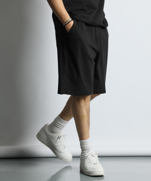 The DUFFER of ST.GEORGE(ザダファーオブセントジョージ)の「8oz HEAVY WEIGHT COTTON GYM SHORTS:セットアップ対応 ヘビーウェイト ジムショーツ/ 厚手生地 / ウエストゴム / 膝丈(その他パンツ・メンズ・オフホワイト/ブラウン/ブルーグレー/スミクロ/ベージュ/ネイビー・X-LARGE/LARGE/MEDIUM)」の1枚目の写真