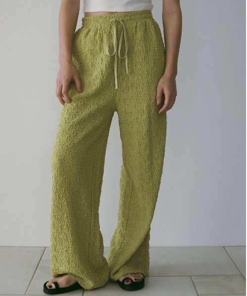 anuke(アンヌーク)の「Shirring Easy Pants(デニムパンツ・レディース・ブラウン/ライトグリーン/ブラック・36inch/38inch)」の3枚目の写真