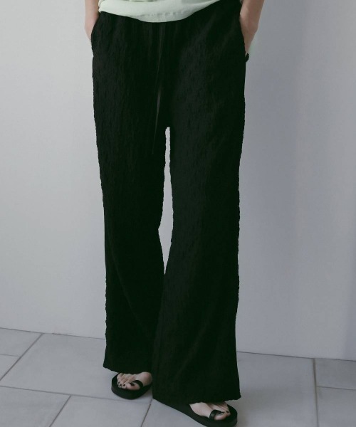 anuke(アンヌーク)の「Shirring Easy Pants(デニムパンツ・レディース・ブラウン/ライトグリーン/ブラック・36inch/38inch)」の1枚目の写真