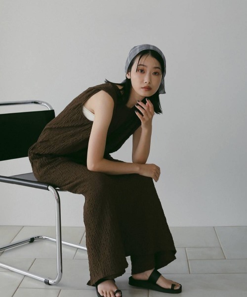 anuke(アンヌーク)の「Shirring Easy Pants(デニムパンツ・レディース・ブラウン/ライトグリーン/ブラック・36inch/38inch)」の7枚目の写真