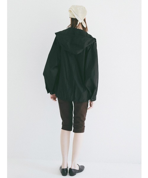 CLANE(クラネ)の「CLANE/クラネ/CRINKLED NYLON ZIP HOODIE(パーカー・レディース・ブラック/ベージュ・1)」の19枚目の写真