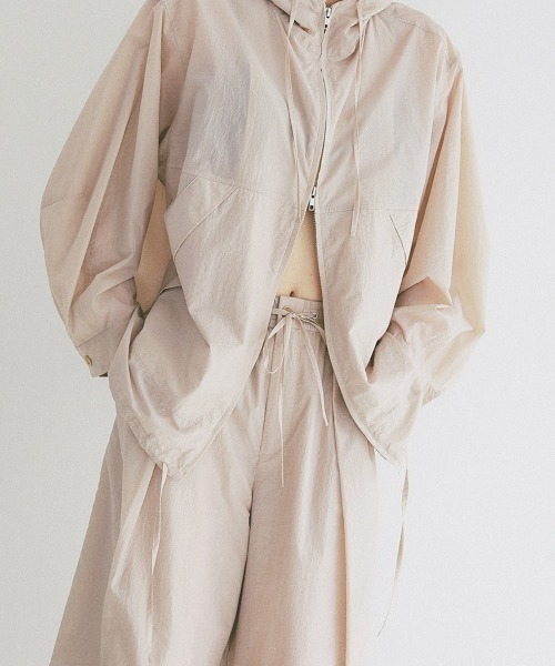 CLANE(クラネ)の「CLANE/クラネ/CRINKLED NYLON ZIP HOODIE(パーカー・レディース・ブラック/ベージュ・1)」の15枚目の写真