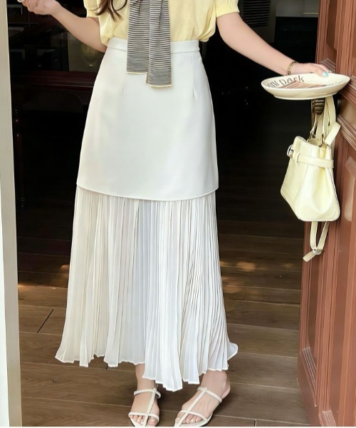 &soiree(アンドソワレ)の「プリーツシアーレイヤードスカート(スカート・レディース・オフホワイト/ブラック・SMALL/MEDIUM/LARGE/X-LARGE)」の1枚目の写真