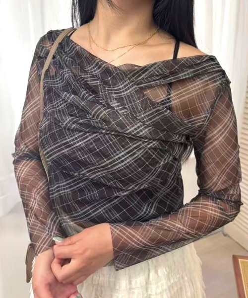 Lots of Love(ロッツオブラブ)の「チュールバイアスチェックボートネックトップス(Tシャツ/カットソー・レディース・ネイビー/ブラウン・M)」の1枚目の写真