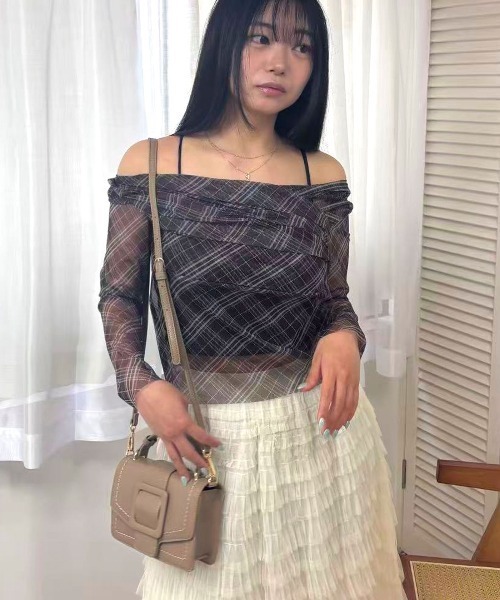 Lots of Love(ロッツオブラブ)の「チュールバイアスチェックボートネックトップス(Tシャツ/カットソー・レディース・ネイビー/ブラウン・M)」の5枚目の写真