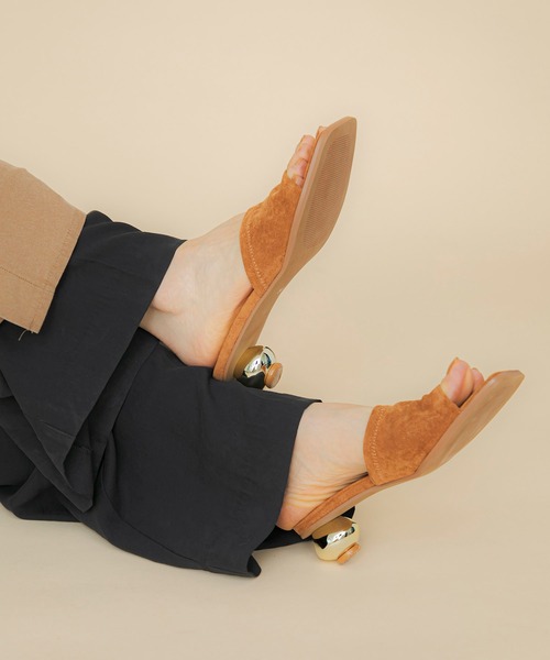 LE VERNIS(ル・ベルニ)の「LE VERNIS(ル・ベルニ)Metal heel sandals(サンダル・レディース・ブルー/ブラウン/ブラック・23.5/24.5)」の22枚目の写真