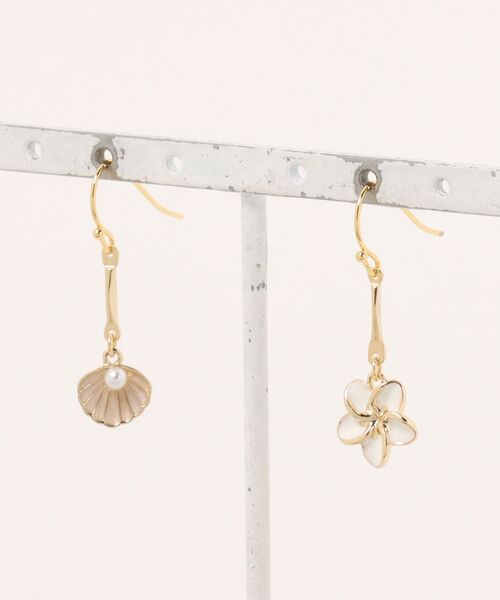 tone（トーン）の「Little Sanctuary/Shell×plumeria  / ピアス（ピアス（両耳用）・レディース・ピンク/ブルー・FREE）」の2枚目の写真