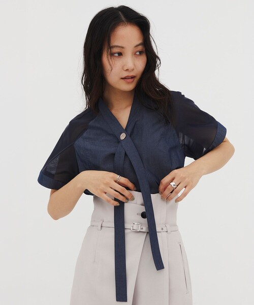 UNITED TOKYO(ユナイテッドトウキョウ)の「【残りわずか!】シアースリーブラッフルシャツ|夏服/細見え/ウォッシャブル/透け感/ボウタイ/オフィスカジュアル(シャツ/ブラウス・レディース・ネイビー/ライトブルー/オフホワイト・FREE)」の3枚目の写真