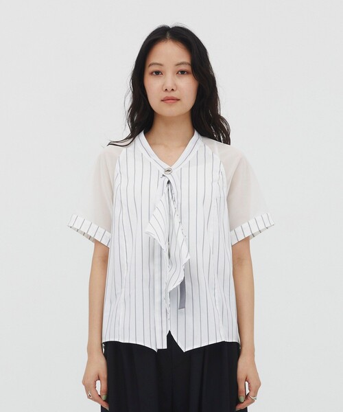 UNITED TOKYO(ユナイテッドトウキョウ)の「【残りわずか!】シアースリーブラッフルシャツ|夏服/細見え/ウォッシャブル/透け感/ボウタイ/オフィスカジュアル(シャツ/ブラウス・レディース・ネイビー/ライトブルー/オフホワイト・FREE)」の8枚目の写真