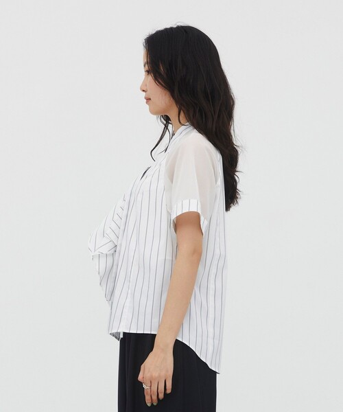 UNITED TOKYO(ユナイテッドトウキョウ)の「【残りわずか!】シアースリーブラッフルシャツ|夏服/細見え/ウォッシャブル/透け感/ボウタイ/オフィスカジュアル(シャツ/ブラウス・レディース・ネイビー/ライトブルー/オフホワイト・FREE)」の9枚目の写真
