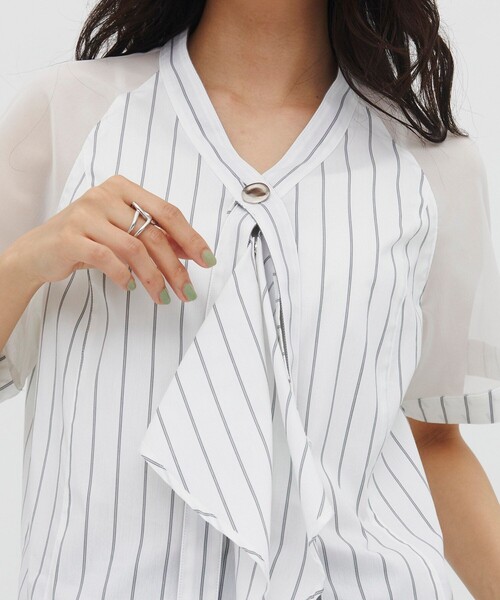 UNITED TOKYO(ユナイテッドトウキョウ)の「【残りわずか!】シアースリーブラッフルシャツ|夏服/細見え/ウォッシャブル/透け感/ボウタイ/オフィスカジュアル(シャツ/ブラウス・レディース・ネイビー/ライトブルー/オフホワイト・FREE)」の11枚目の写真