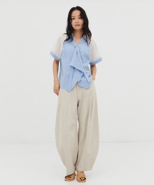 UNITED TOKYO(ユナイテッドトウキョウ)の「【残りわずか!】シアースリーブラッフルシャツ|夏服/細見え/ウォッシャブル/透け感/ボウタイ/オフィスカジュアル(シャツ/ブラウス・レディース・ネイビー/ライトブルー/オフホワイト・FREE)」の16枚目の写真