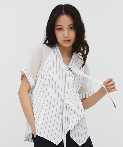 UNITED TOKYO(ユナイテッドトウキョウ)の「【残りわずか!】シアースリーブラッフルシャツ|夏服/細見え/ウォッシャブル/透け感/ボウタイ/オフィスカジュアル(シャツ/ブラウス・レディース・ネイビー/ライトブルー/オフホワイト・FREE)」の1枚目の写真