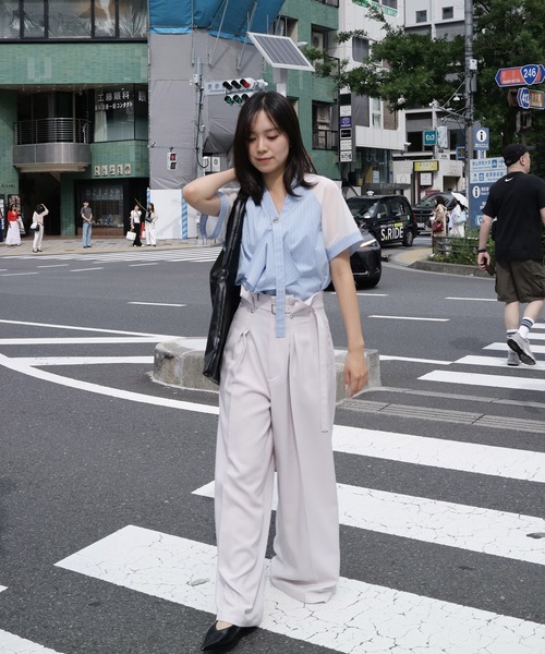 UNITED TOKYO(ユナイテッドトウキョウ)の「【残りわずか!】シアースリーブラッフルシャツ|夏服/細見え/ウォッシャブル/透け感/ボウタイ/オフィスカジュアル(シャツ/ブラウス・レディース・ネイビー/ライトブルー/オフホワイト・FREE)」の4枚目の写真