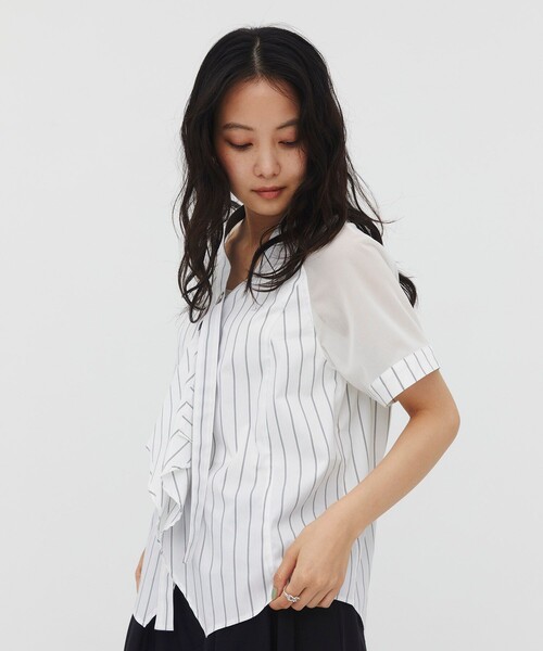 UNITED TOKYO(ユナイテッドトウキョウ)の「【残りわずか!】シアースリーブラッフルシャツ|夏服/細見え/ウォッシャブル/透け感/ボウタイ/オフィスカジュアル(シャツ/ブラウス・レディース・ネイビー/ライトブルー/オフホワイト・FREE)」の5枚目の写真