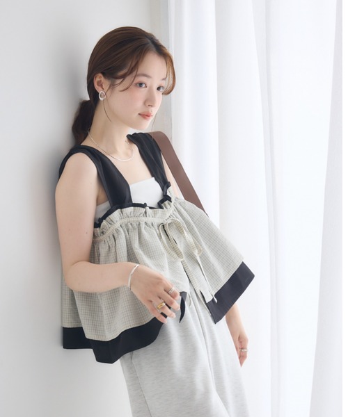 RETRO GIRL(レトロガール)の「フリルレイヤードノースリビスチェ(シャツ/ブラウス・レディース・ブラック/ブルー/ナチュラル・FREE)」の4枚目の写真