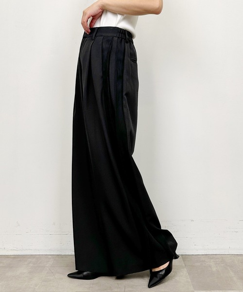 LUGIVA(ルギヴァ)の「【セットアップ可能】脇チュールパンツ(その他パンツ・レディース・チャコールグレー/ブラック・M)」の4枚目の写真