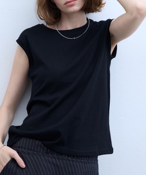DRWCYS(ドロシーズ)の「ドライタッチノースリカットトップス(Tシャツ/カットソー・レディース・ホワイト/ベージュ/ブラック・FREE)」の2枚目の写真