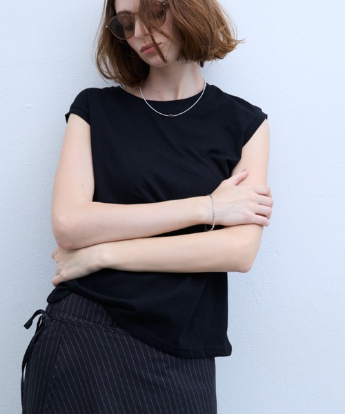 DRWCYS(ドロシーズ)の「ドライタッチノースリカットトップス(Tシャツ/カットソー・レディース・ホワイト/ベージュ/ブラック・FREE)」の14枚目の写真