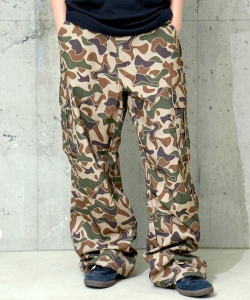 DEVILOCK Wide Fit Camo Cargo Pants（カーゴパンツ）｜DEVILOCK
