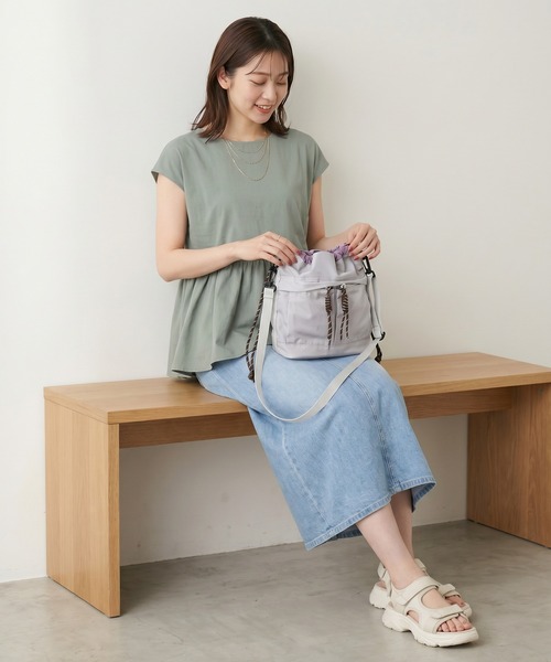 crossi(クロッシー)の「巾着バッグショルダー2WAYリュックナイロン防水軽量(ショルダーバッグ・レディース・グレー/ブラック/ベージュ・FREE)」の1枚目の写真