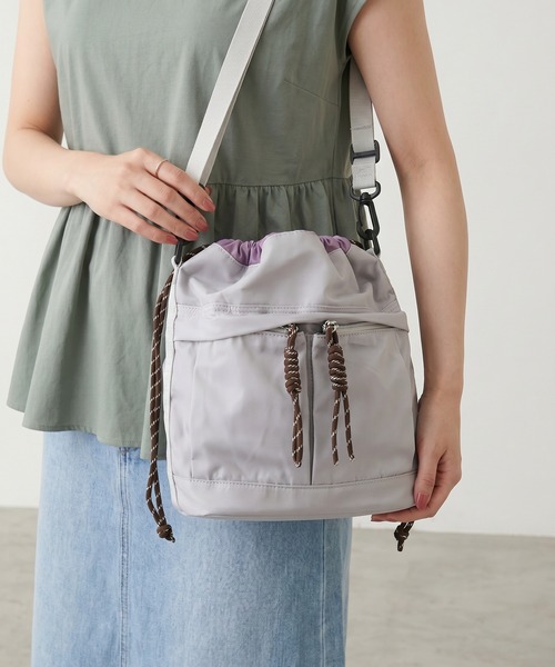 crossi(クロッシー)の「巾着バッグショルダー2WAYリュックナイロン防水軽量(ショルダーバッグ・レディース・グレー/ブラック/ベージュ・FREE)」の12枚目の写真