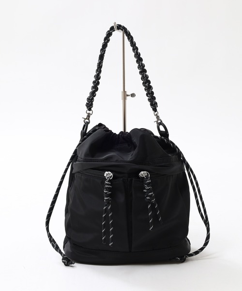 crossi(クロッシー)の「巾着バッグショルダー2WAYリュックナイロン防水軽量(ショルダーバッグ・レディース・グレー/ブラック/ベージュ・FREE)」の17枚目の写真