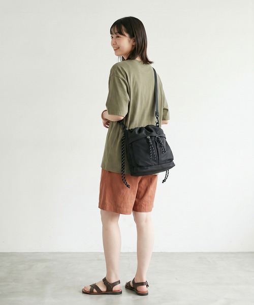 crossi(クロッシー)の「巾着バッグショルダー2WAYリュックナイロン防水軽量(ショルダーバッグ・レディース・グレー/ブラック/ベージュ・FREE)」の9枚目の写真