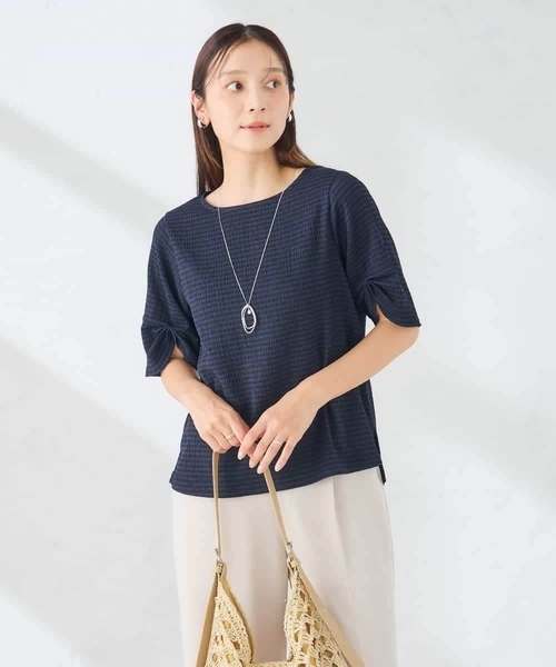 a.v.v(アーヴェヴェ)の「タックスリーブトップス(Tシャツ/カットソー・レディース・アイボリー/ネイビー・40/38)」の7枚目の写真