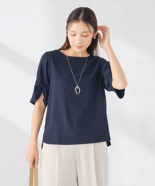 a.v.v(アーヴェヴェ)の「タックスリーブトップス(Tシャツ/カットソー・レディース・アイボリー/ネイビー・40/38)」の8枚目の写真