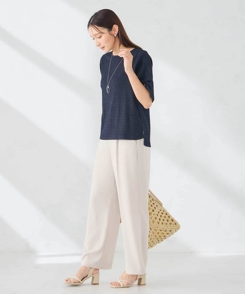 a.v.v(アーヴェヴェ)の「タックスリーブトップス(Tシャツ/カットソー・レディース・アイボリー/ネイビー・40/38)」の12枚目の写真