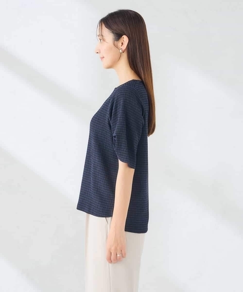 a.v.v(アーヴェヴェ)の「タックスリーブトップス(Tシャツ/カットソー・レディース・アイボリー/ネイビー・40/38)」の21枚目の写真
