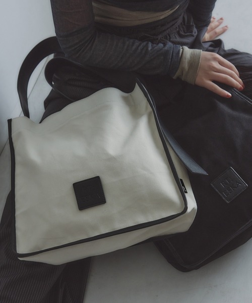 RT;ESKA(アールティーエスカ)の「RT;ESKA(アールティーエスカ) / Shape Tote - Square(トートバッグ・レディース・ブラック/アイボリー・FREE)」の1枚目の写真