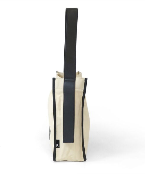 RT;ESKA(アールティーエスカ)の「RT;ESKA(アールティーエスカ) / Shape Tote - Square(トートバッグ・レディース・ブラック/アイボリー・FREE)」の5枚目の写真