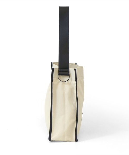 RT;ESKA(アールティーエスカ)の「RT;ESKA(アールティーエスカ) / Shape Tote - Square(トートバッグ・レディース・ブラック/アイボリー・FREE)」の9枚目の写真