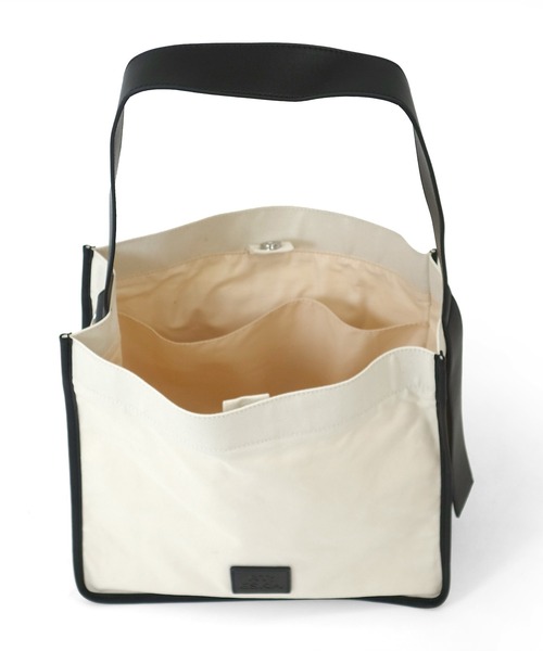 RT;ESKA(アールティーエスカ)の「RT;ESKA(アールティーエスカ) / Shape Tote - Square(トートバッグ・レディース・ブラック/アイボリー・FREE)」の10枚目の写真