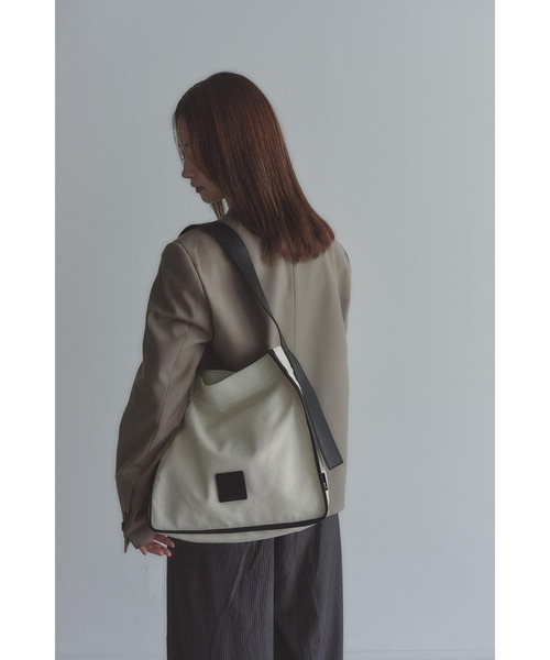 RT;ESKA(アールティーエスカ)の「RT;ESKA(アールティーエスカ) / Shape Tote - Square(トートバッグ・レディース・ブラック/アイボリー・FREE)」の16枚目の写真