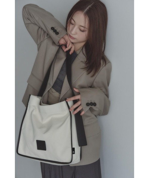 RT;ESKA(アールティーエスカ)の「RT;ESKA(アールティーエスカ) / Shape Tote - Square(トートバッグ・レディース・ブラック/アイボリー・FREE)」の19枚目の写真