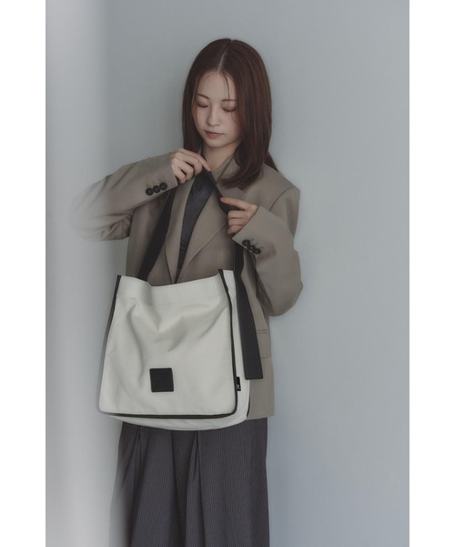 RT;ESKA(アールティーエスカ)の「RT;ESKA(アールティーエスカ) / Shape Tote - Square(トートバッグ・レディース・ブラック/アイボリー・FREE)」の17枚目の写真