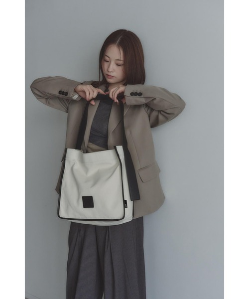 RT;ESKA(アールティーエスカ)の「RT;ESKA(アールティーエスカ) / Shape Tote - Square(トートバッグ・レディース・ブラック/アイボリー・FREE)」の18枚目の写真