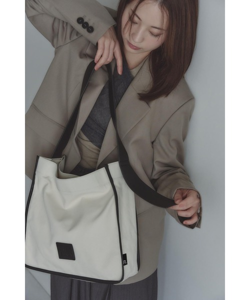 RT;ESKA(アールティーエスカ)の「RT;ESKA(アールティーエスカ) / Shape Tote - Square(トートバッグ・レディース・ブラック/アイボリー・FREE)」の20枚目の写真