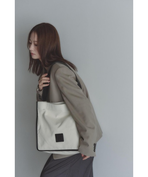 RT;ESKA(アールティーエスカ)の「RT;ESKA(アールティーエスカ) / Shape Tote - Square(トートバッグ・レディース・ブラック/アイボリー・FREE)」の21枚目の写真
