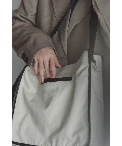 RT;ESKA(アールティーエスカ)の「RT;ESKA(アールティーエスカ) / Shape Tote - Square(トートバッグ・レディース・ブラック/アイボリー・FREE)」の22枚目の写真