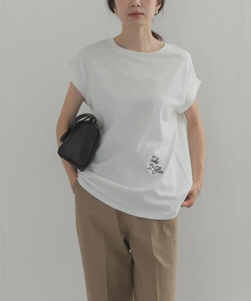 URBAN RESEARCH DOORS(アーバンリサーチドアーズ)の「刺繍ロゴTシャツ(Tシャツ/カットソー・レディース・チャコールグレー/オフホワイト・FREE)」の4枚目の写真