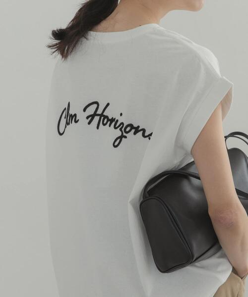 URBAN RESEARCH DOORS(アーバンリサーチドアーズ)の「刺繍ロゴTシャツ(Tシャツ/カットソー・レディース・チャコールグレー/オフホワイト・FREE)」の7枚目の写真