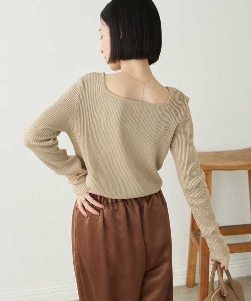 Aunely(オーネリー)の「【Aunely】美デコルテ2WAYネックニットプルオーバー<YOSOOIシリーズ>(Tシャツ/カットソー・レディース・アイボリー/ブラウン/ブラック/グレイッシュベージュ/ブラック系/チャコール・M/L)」の17枚目の写真
