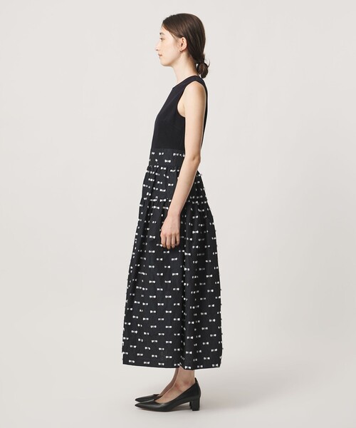 UNITED ARROWS(ユナイテッドアローズ)の「ドットリボン カットジャガード ワンピース ‐ウォッシャブル‐(ワンピース・レディース・ブラック/ネイビー・36/38)」の9枚目の写真