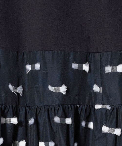 UNITED ARROWS(ユナイテッドアローズ)の「ドットリボン カットジャガード ワンピース ‐ウォッシャブル‐(ワンピース・レディース・ブラック/ネイビー・36/38)」の18枚目の写真